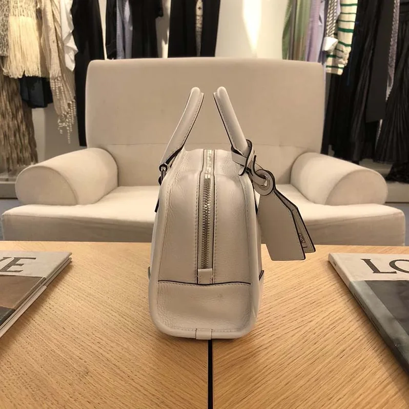Loewe Amazona 28 Bag Ivory in Calf Leather for Women in White