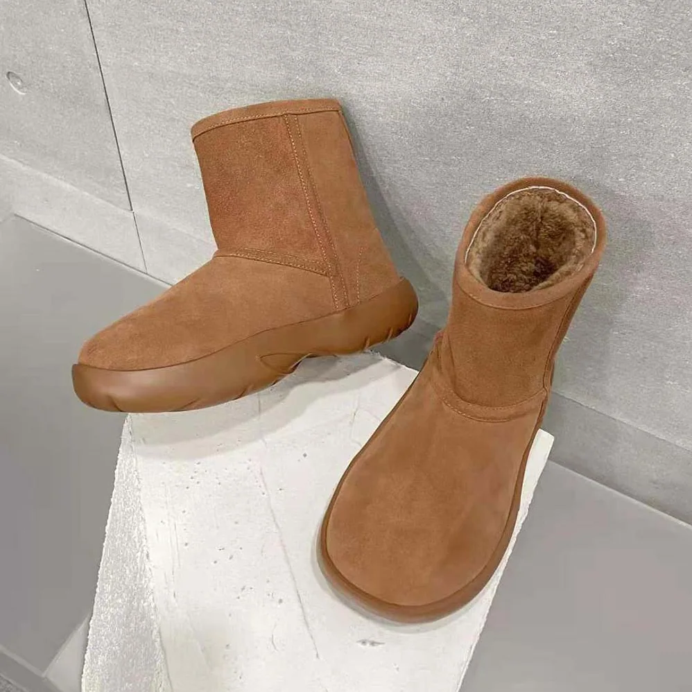 Bottega Veneta Snap Ankle Boot Realised in Shearling Calfskin for Unisex Bottega Veneta Snap Ankle Boot Realised in Shearling Calfskin for Unisex