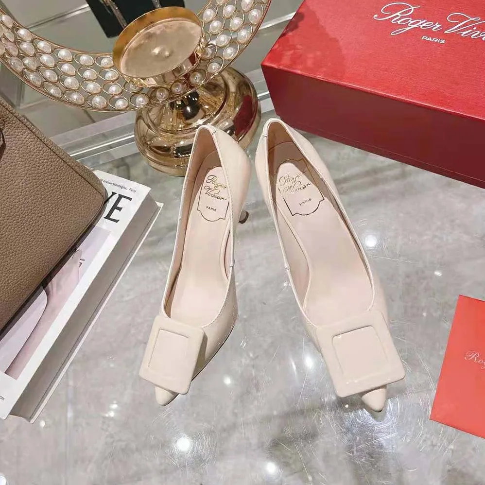 Roger Vivier Viv' In The City Pumps in Patent Leather for Women in White Roger Vivier Viv' In The City Pumps in Patent Leather for Women in White