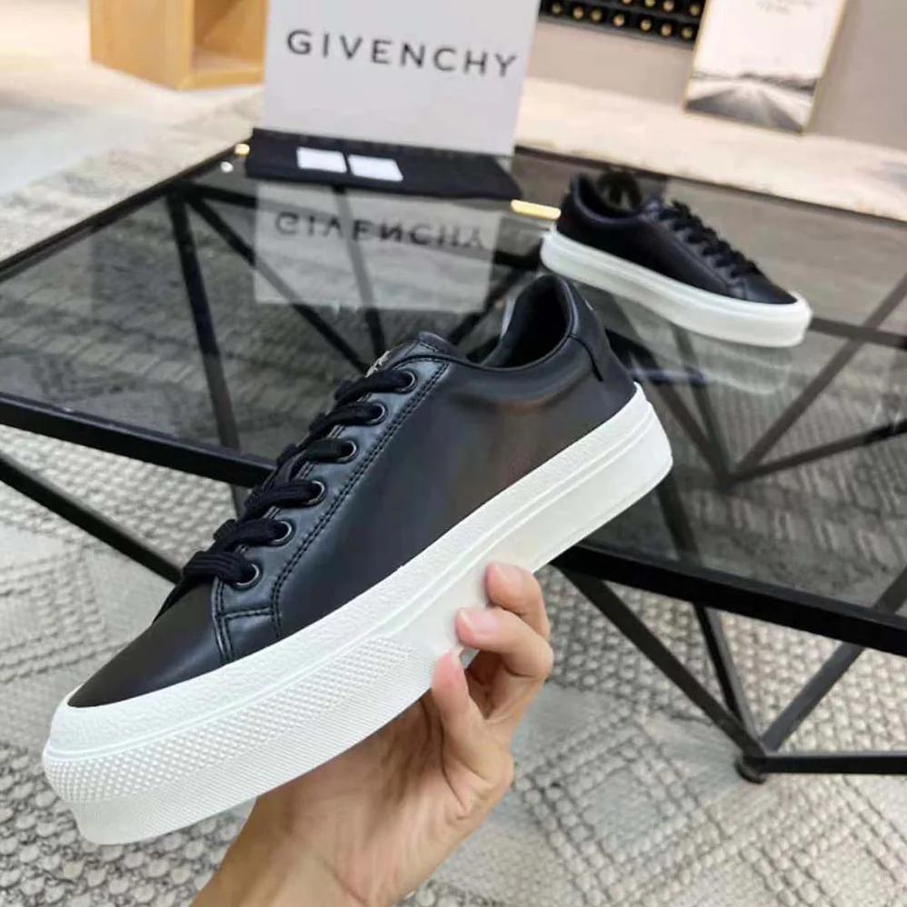 Givenchy City Sport Sneakers in GIVENCHY Leather for Men in Black Givenchy City Sport Sneakers in GIVENCHY Leather for Men in Black