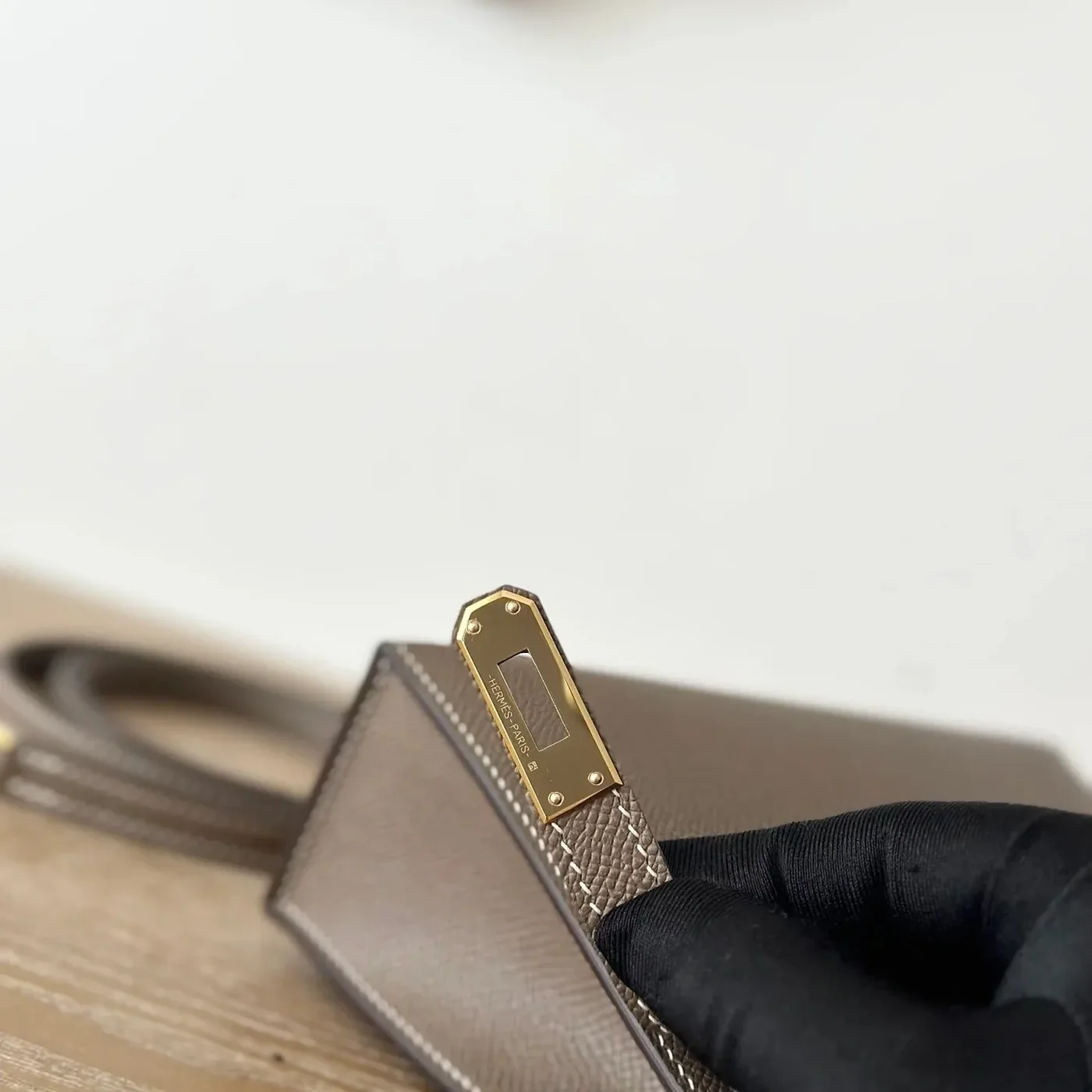 Hermes Kelly Mini Top Handle Bag / Etoupe Epsom Gold Hardware 's Hermes Kelly Mini Top Handle Bag / Etoupe Epsom Gold Hardware 's
