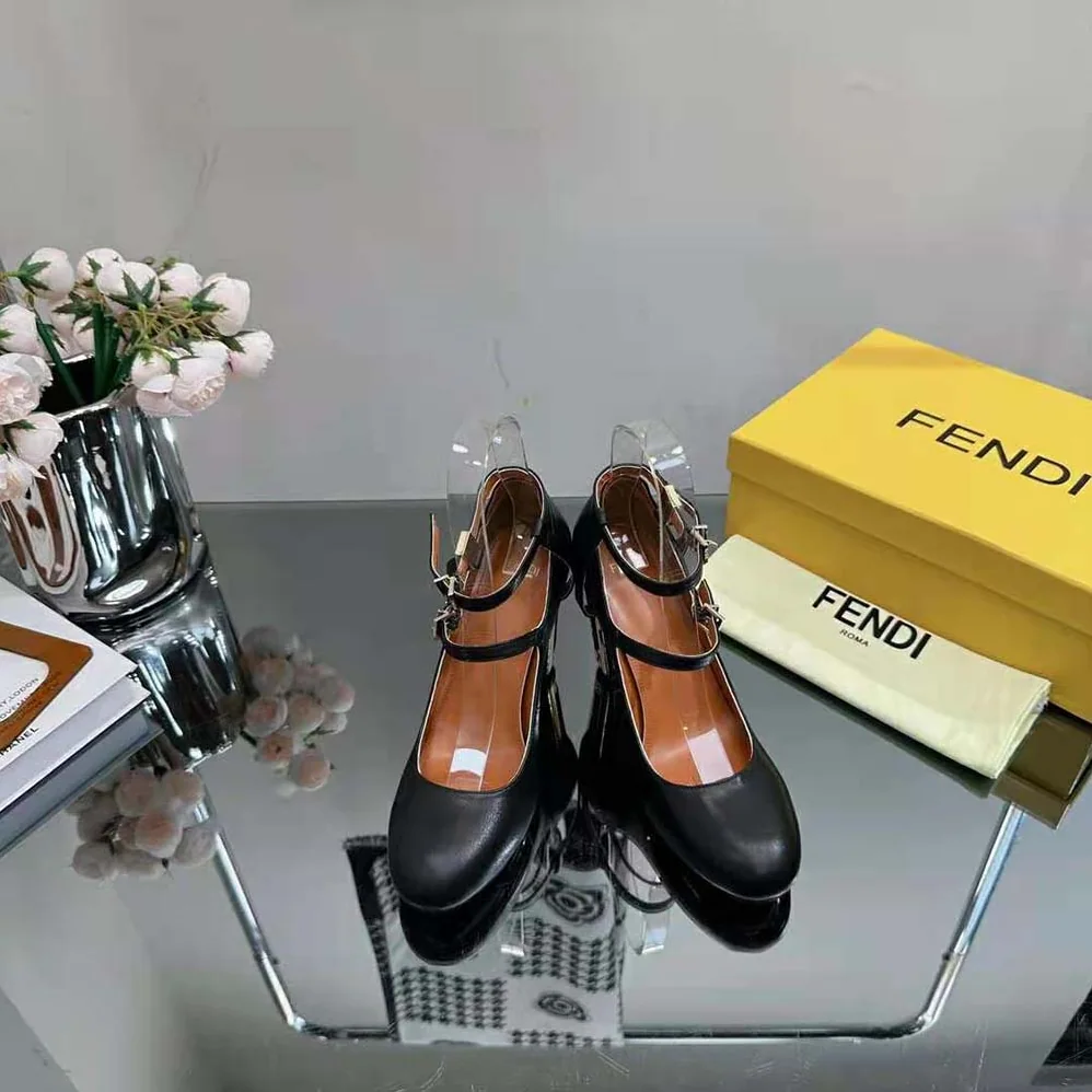 Fendi Delfina Black Leather High-Heeled Pumps for Women in Black Fendi Delfina Black Leather High-Heeled Pumps for Women in Black