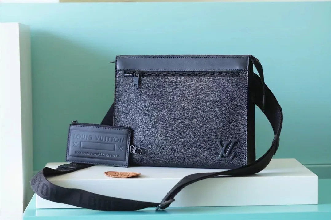 Louis Vuitton Messenger Voyage Aerogram Black