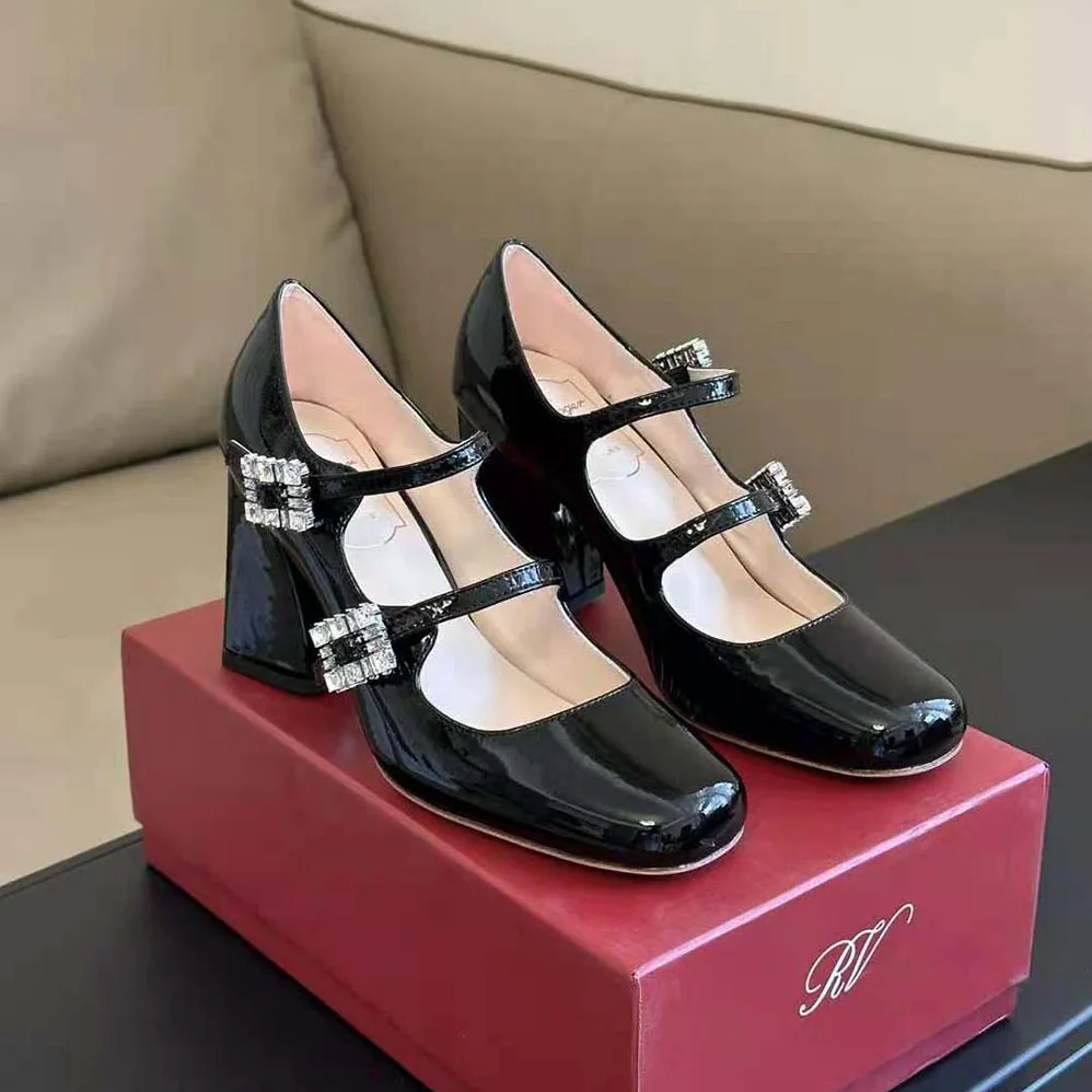 Roger Vivier Trés Vivier Strass Buckle Mini Babies Pumps in Patent Leather for Women Roger Vivier Trés Vivier Strass Buckle Mini Babies Pumps in Patent Leather for Women