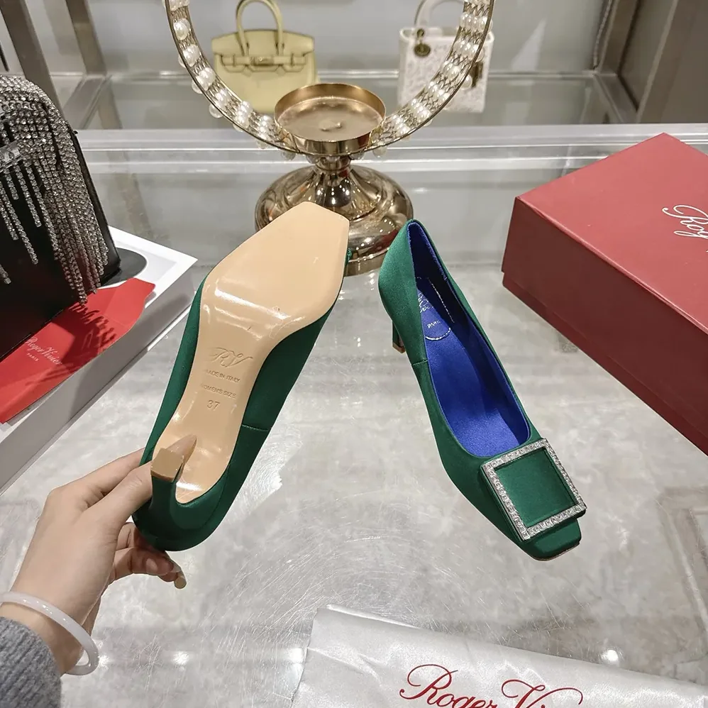 Roger Vivier Trompette Pumps in Satin for Women in Green