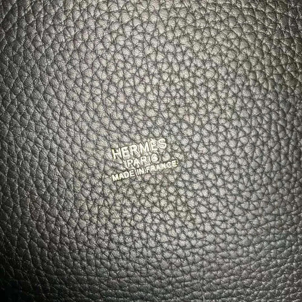Hermes Picotin Lock 22cm in Clémence leather for Women in Black Hermes Picotin Lock 22cm in Clémence leather for Women in Black