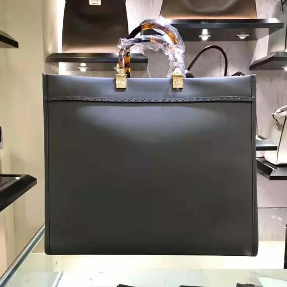 Fendi Sunshine Shopper Burgundy Leather Shopper for Women in Silver