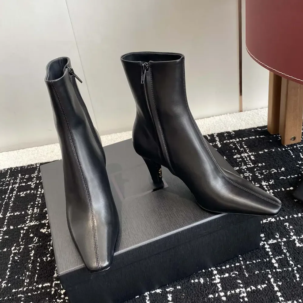 Saint Laurent YSL Jill Booties In Smooth Leather for Women in Black Saint Laurent YSL Jill Booties In Smooth Leather for Women in Black