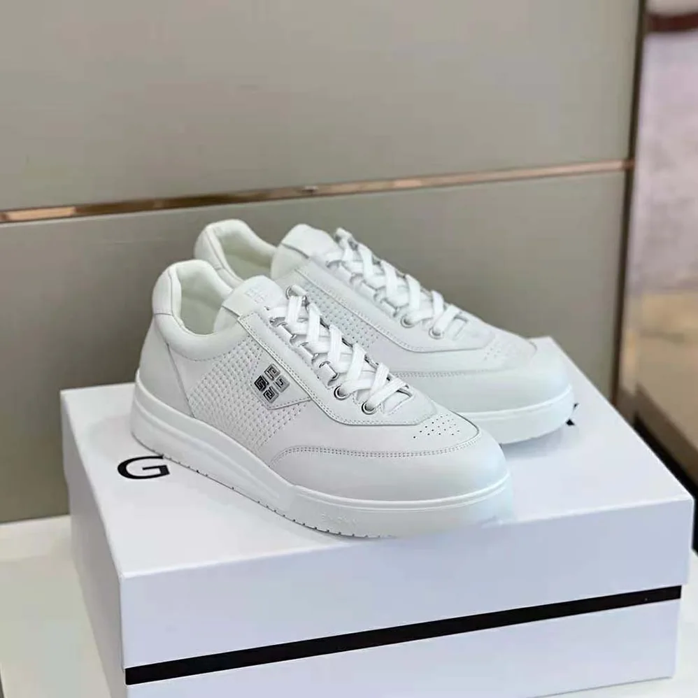 Givenchy G4 Sneakers in Leather for Men in White Givenchy G4 Sneakers in Leather for Men in White