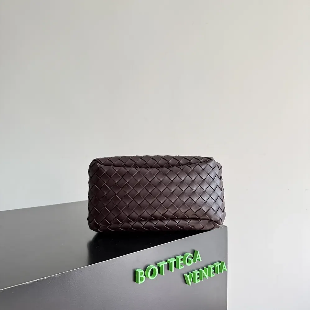 Bottega Veneta Small Campana for Women in Bordeaux Bottega Veneta Small Campana for Women in Bordeaux