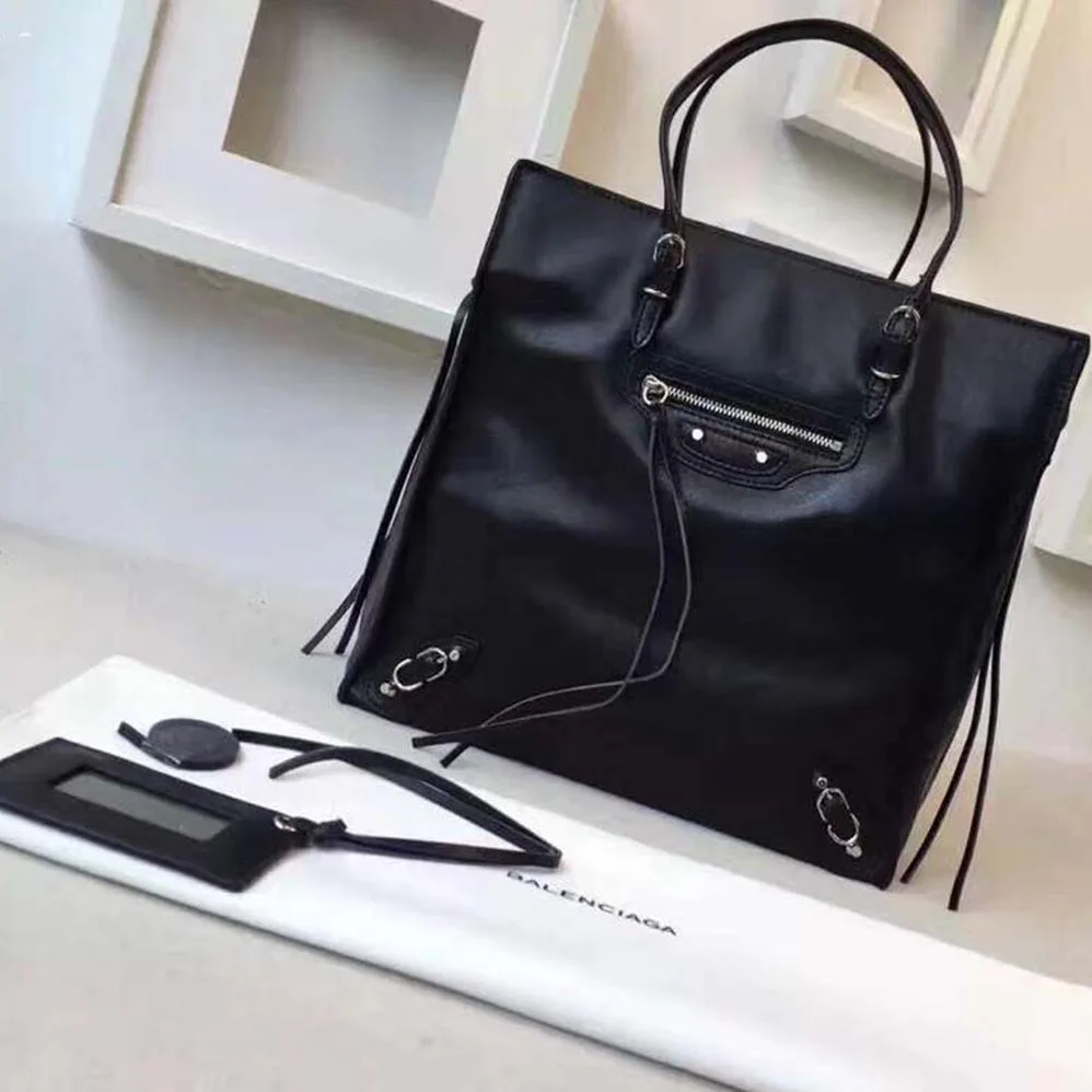 Balenciaga Papier A6 Zip Around Cross Body Baltimore Calfskin for Women Balenciaga Papier A6 Zip Around Cross Body Baltimore Calfskin for Women