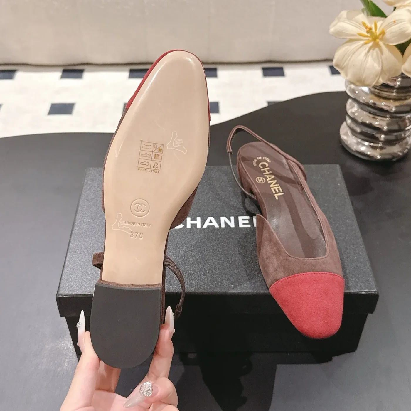 Chanel Suede Two-Tone Slingback Flats Brown/Burgundy Chanel Suede Two-Tone Slingback Flats Brown/Burgundy