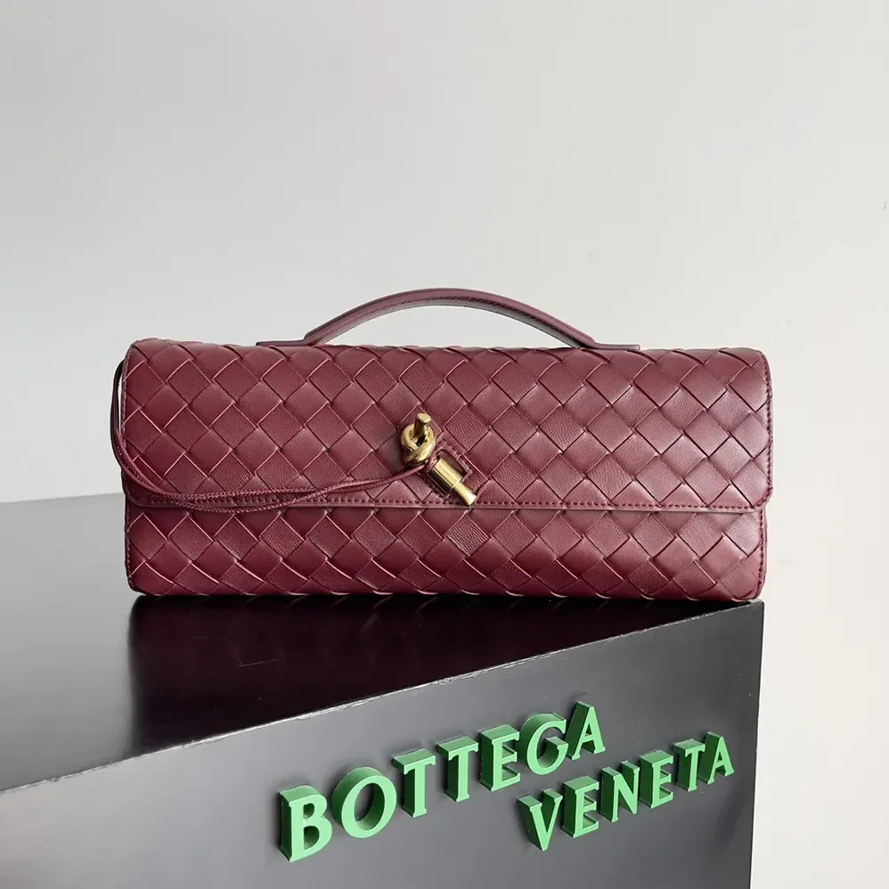 Bottega Veneta Andiamo Clutch in Supple Intrecciato Leather for Women in Barolo