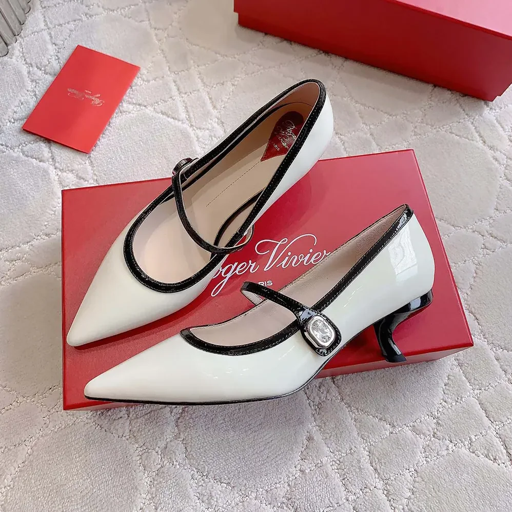 Roger Vivier Mary Jane Virgule 55 Mules in Patent Leather for Women in White Roger Vivier Mary Jane Virgule 55 Mules in Patent Leather for Women in White