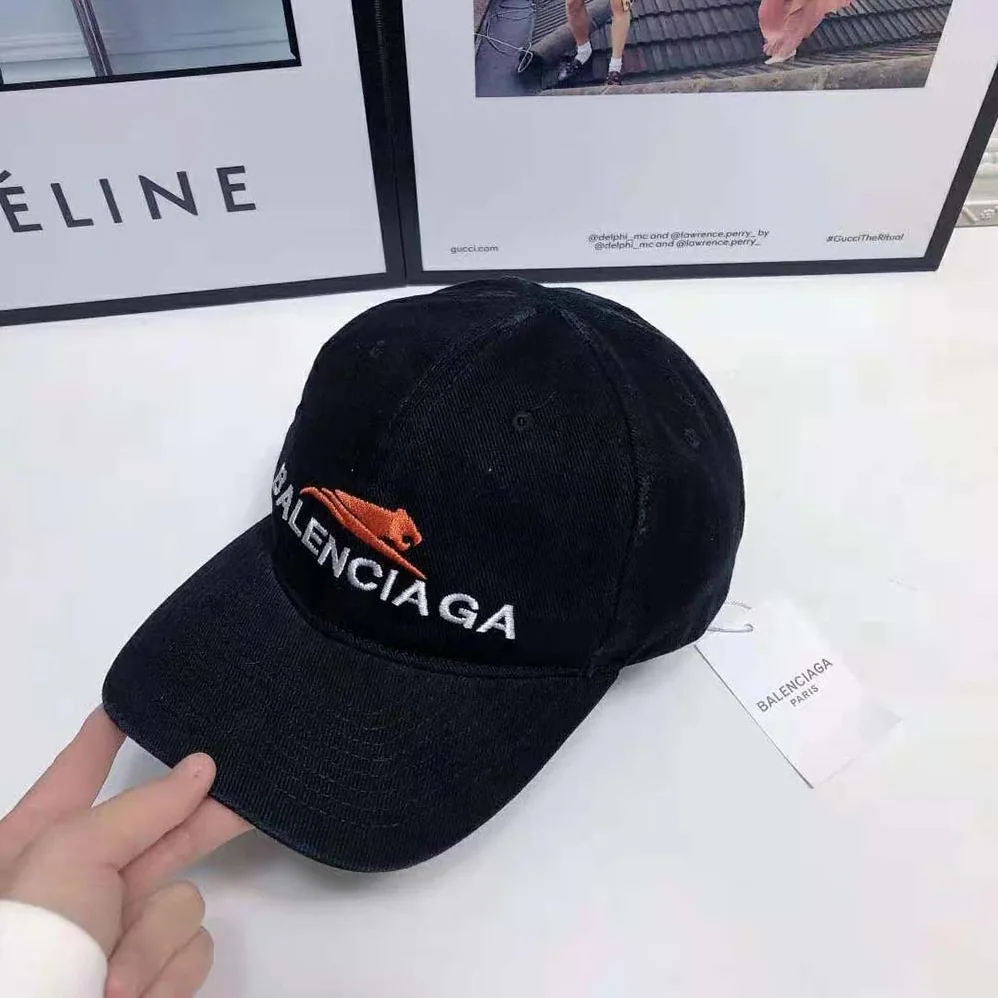 Balenciaga Year Of The Tiger Cap in Black and White Cotton Drill for Women Balenciaga Year Of The Tiger Cap in Black and White Cotton Drill for Women