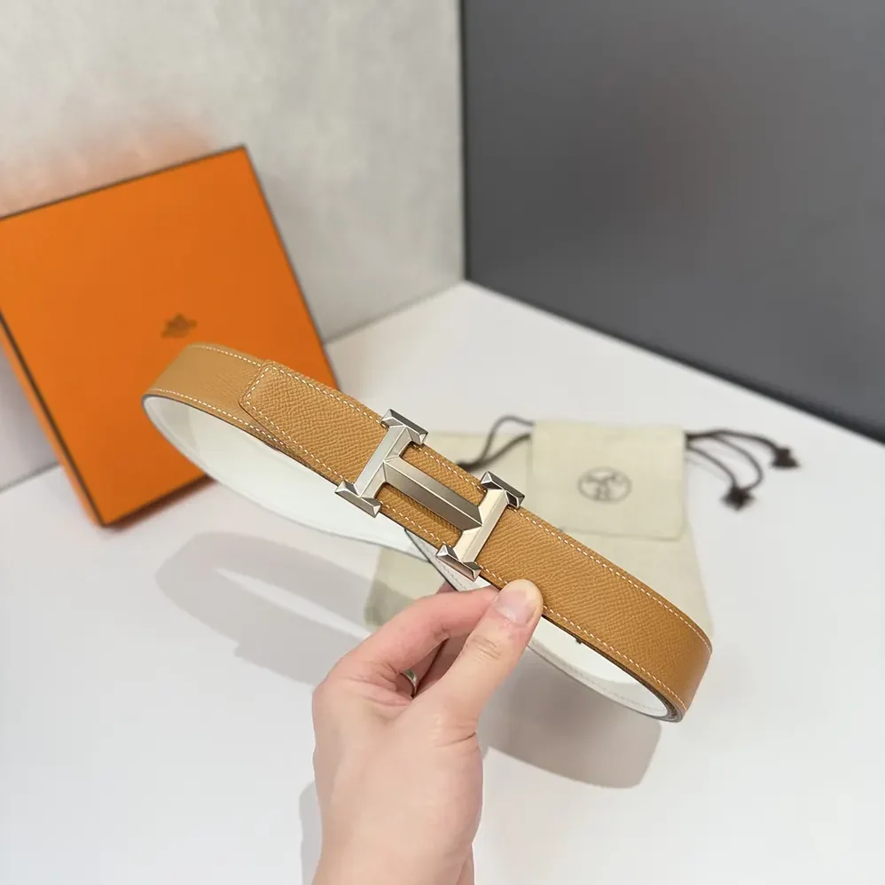 Hermes H Belt Buckle & Reversible Leather Strap 32 mm for Unisex in White/Brown Hermes H Belt Buckle & Reversible Leather Strap 32 mm for Unisex in White/Brown