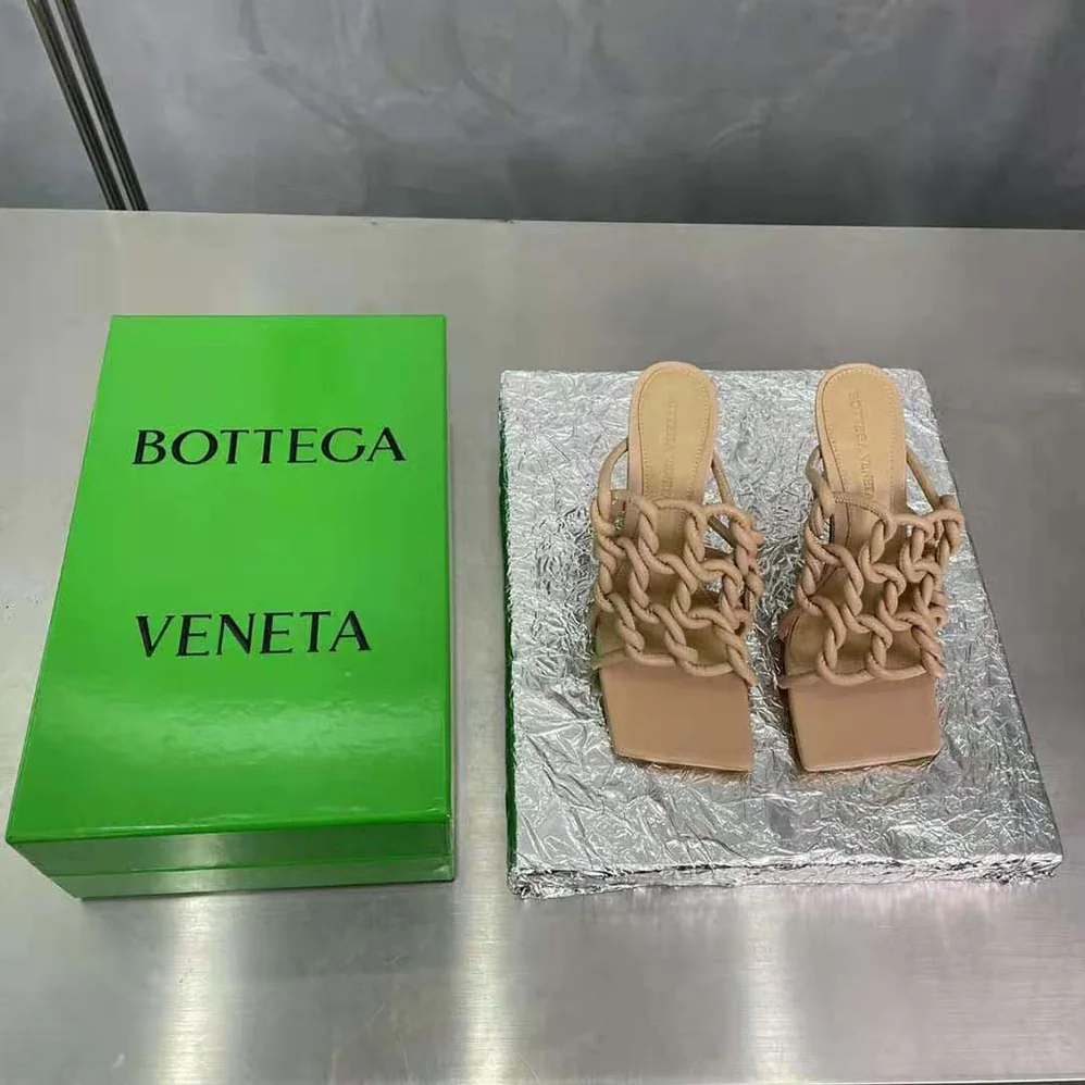 Bottega Veneta Stretch Twist Mule Hand-Twisted Tubular Leather for Women in Beige