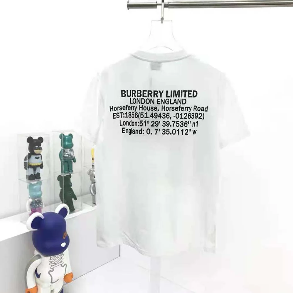 Burberry Pocket Bag Print Cotton Jersey T-shirt for Women in White Burberry Pocket Bag Print Cotton Jersey T-shirt for Women in White