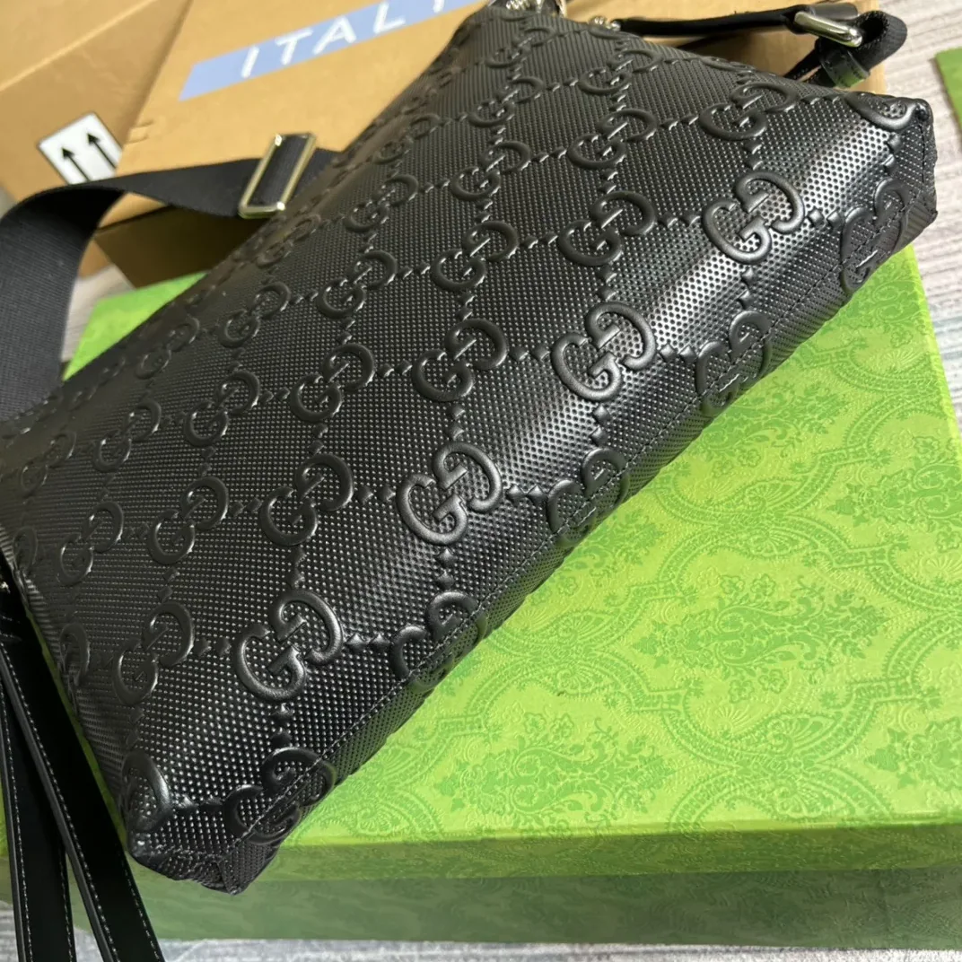 Gucci GG Embossed Medium Messenger Bag Black GG Embossed / Gucci GG Embossed Medium Messenger Bag Black GG Embossed /