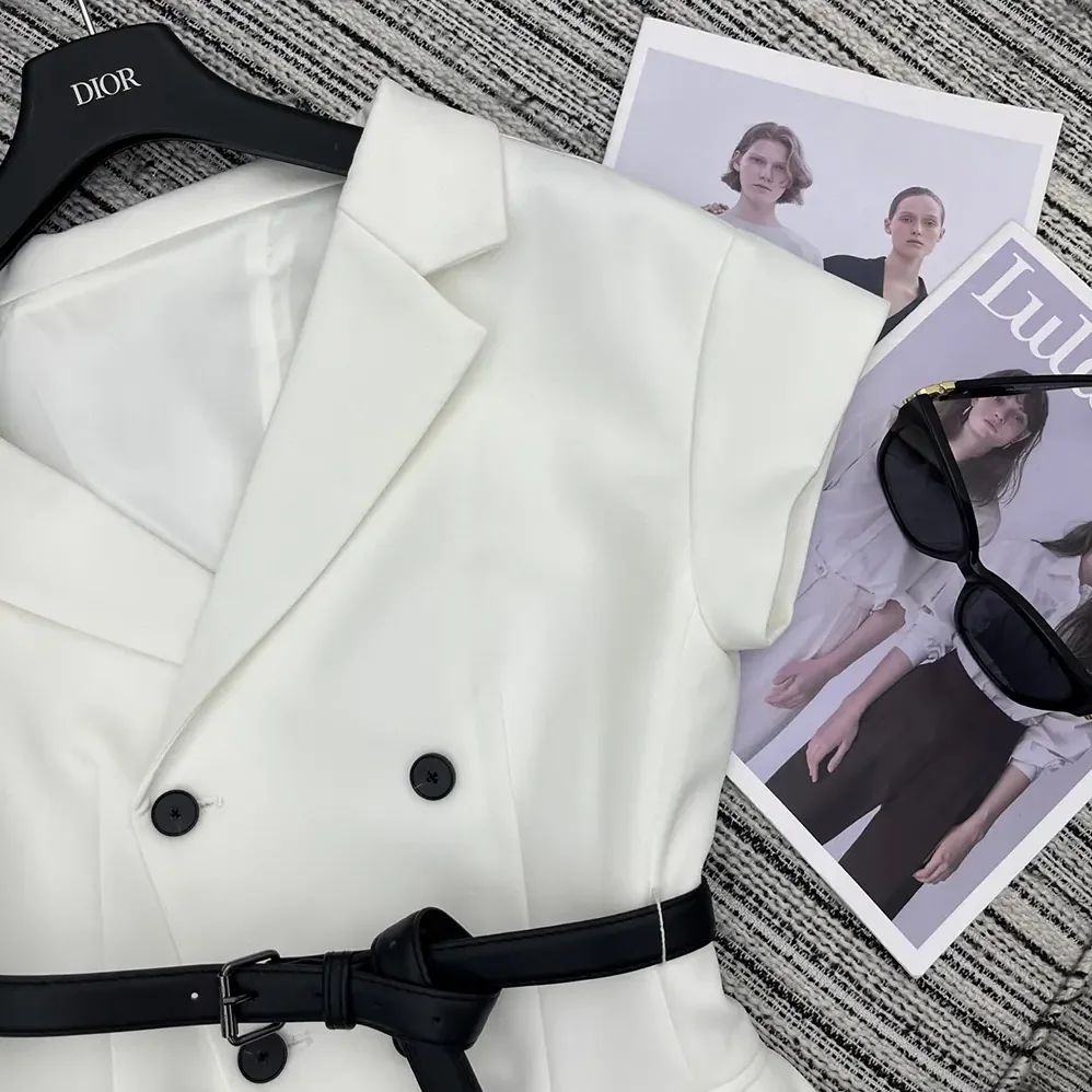Dior Asymmetric Short-Sleeved Jacket with Belt Ecru Virgin Wool and Silk Grain de Poudre for Women Dior Asymmetric Short-Sleeved Jacket with Belt Ecru Virgin Wool and Silk Grain de Poudre for Women