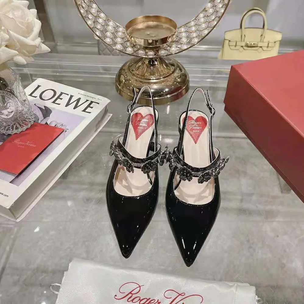 Roger Vivier Virgule Flower Slingback Pumps in Patent Leather for Women in Black Roger Vivier Virgule Flower Slingback Pumps in Patent Leather for Women in Black
