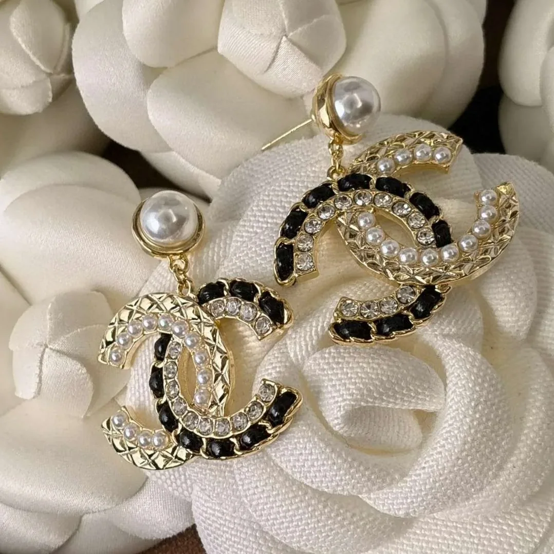 Chanel Pearl Stud Earrings White Chanel Pearl Stud Earrings White