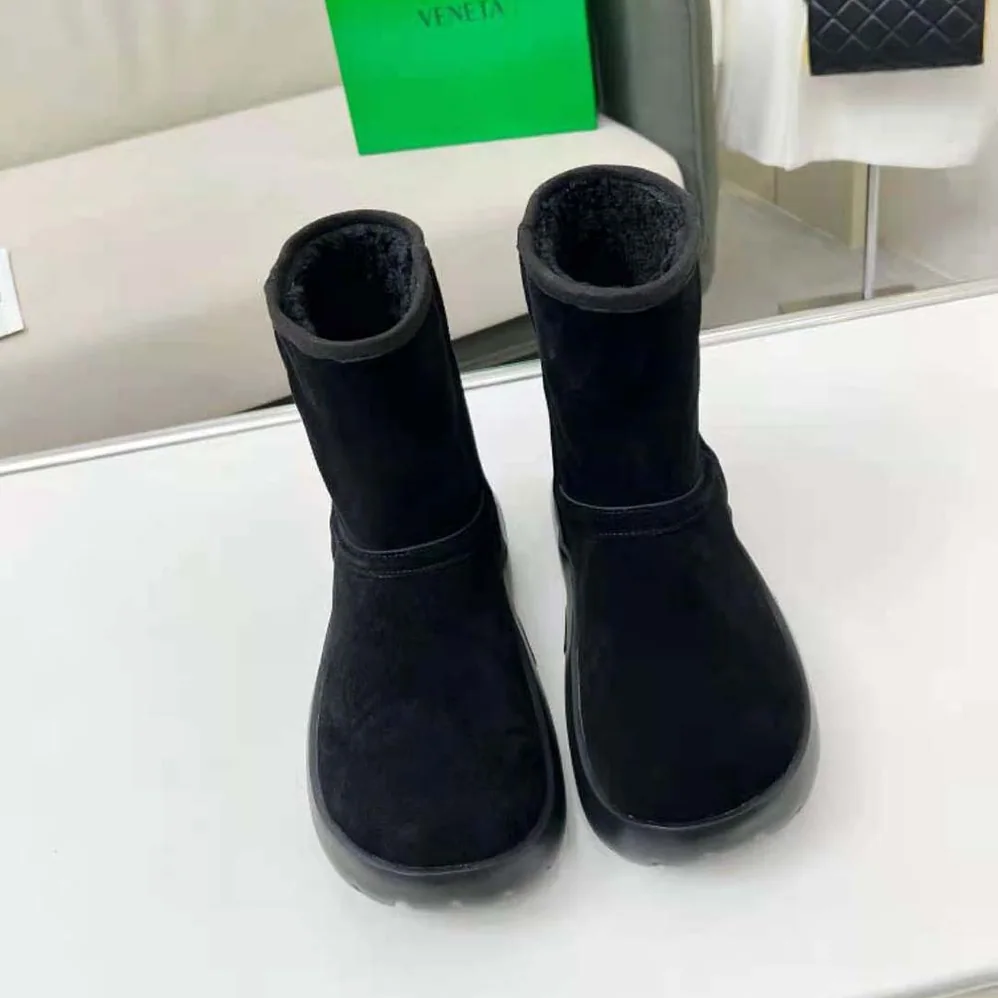 Bottega Veneta Snap Ankle Boot Realised in Shearling Calfskin for Unisex in Black Bottega Veneta Snap Ankle Boot Realised in Shearling Calfskin for Unisex in Black