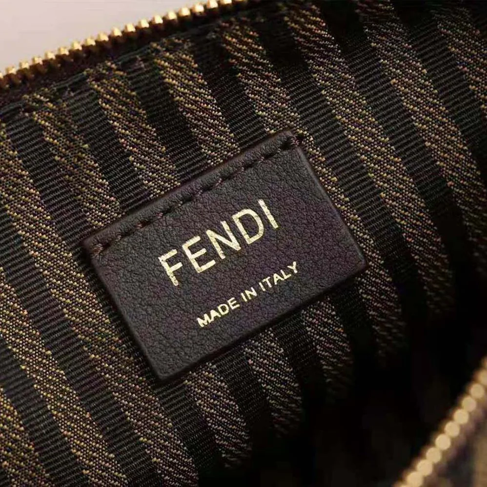 Fendi Wallet on Chain with Pouches Leather Mini-Bag for Women in White Fendi Wallet on Chain with Pouches Leather Mini-Bag for Women in White