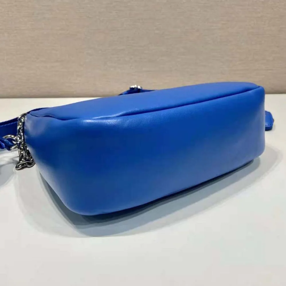 Prada Padded Nappa-Leather Prada Re-Edition 2005 Shoulder Bag for Women in Blue Prada Padded Nappa-Leather Prada Re-Edition 2005 Shoulder Bag for Women in Blue