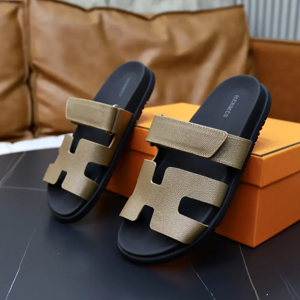 Hermes Chypre Sandal for Unisex in Dark Brown
