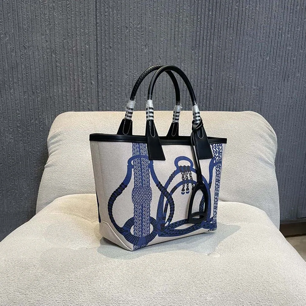 Hermes Steeple 25 Ecru Tote Bag for Unisex in Blue Hermes Steeple 25 Ecru Tote Bag for Unisex in Blue