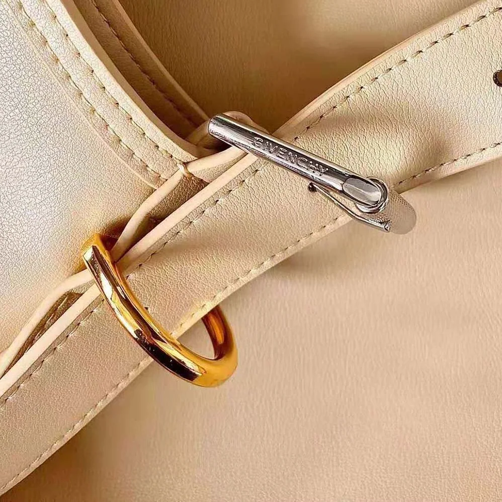 Givenchy Medium Voyou Bag in Leather for Women in Beige Givenchy Medium Voyou Bag in Leather for Women in Beige