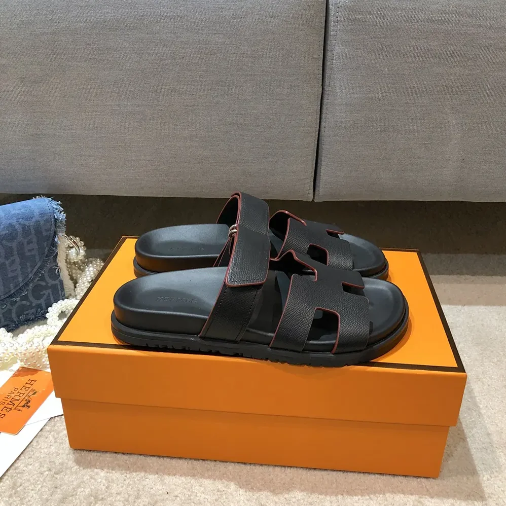 Hermes Chypre Sandal-Black H222100Zv02360 for Unisex Hermes Chypre Sandal-Black H222100Zv02360 for Unisex