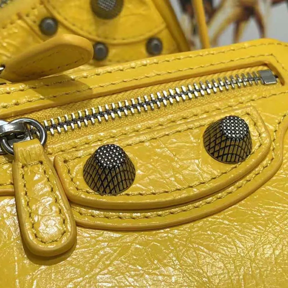Balenciaga Le Cagole XS Shoulder Bag in Yellow for Women Balenciaga Le Cagole XS Shoulder Bag in Yellow for Women