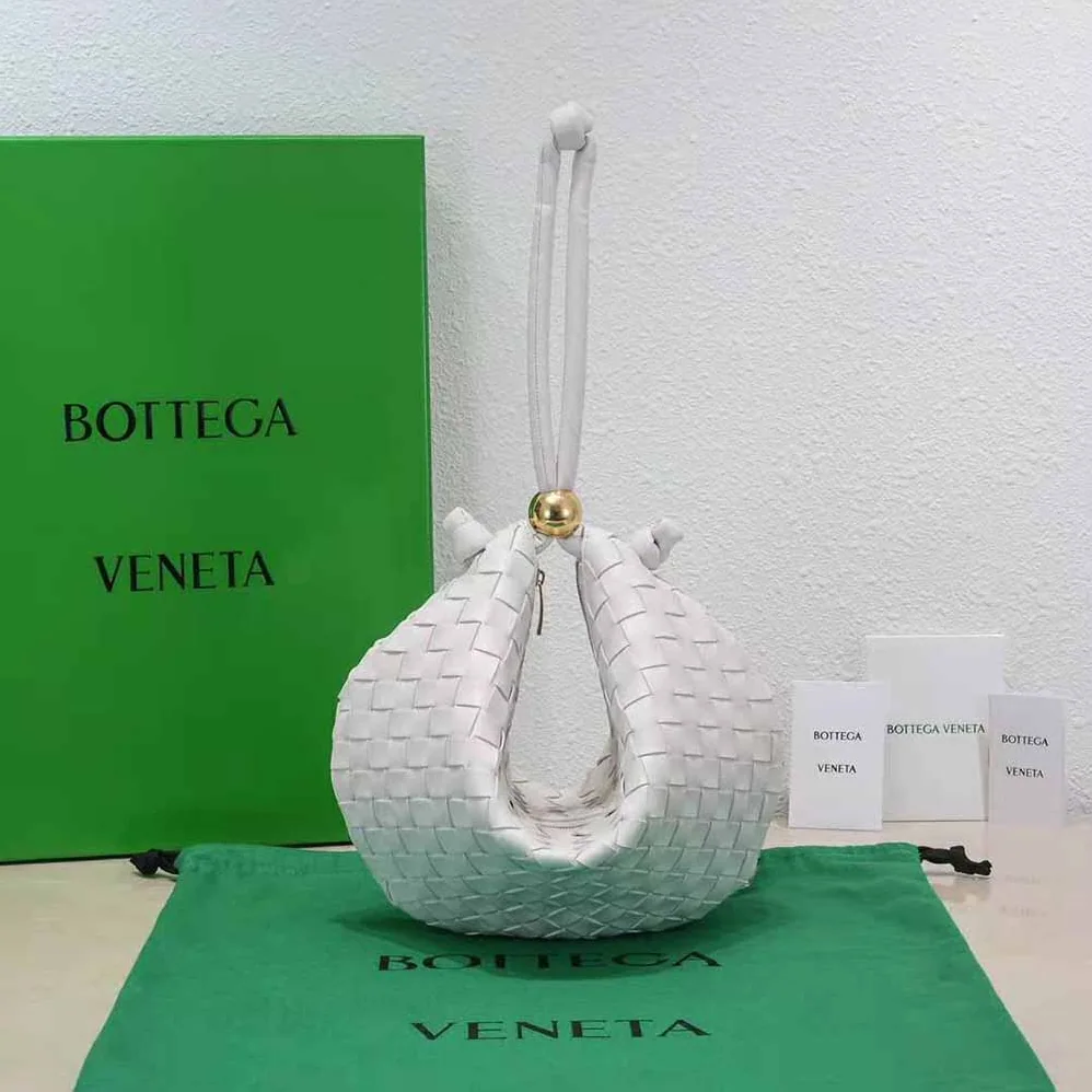 Bottega Veneta Turn Medium Intrecciato Leather Pouch with Adjustable Strap for Women in White Bottega Veneta Turn Medium Intrecciato Leather Pouch with Adjustable Strap for Women in White