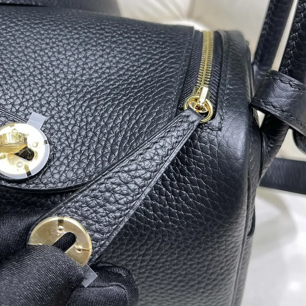 Hermes Lindy Mini 19 in Clemence Leather for Women in Black/Gold