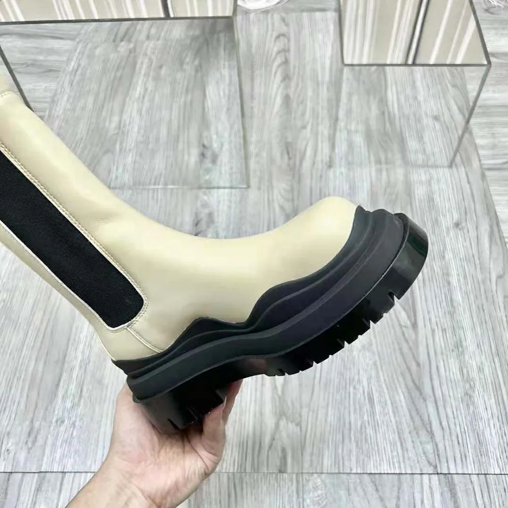Bottega Veneta Tire Chelsea Boot in Vegetally-Tanned Leather for Unisex in White
