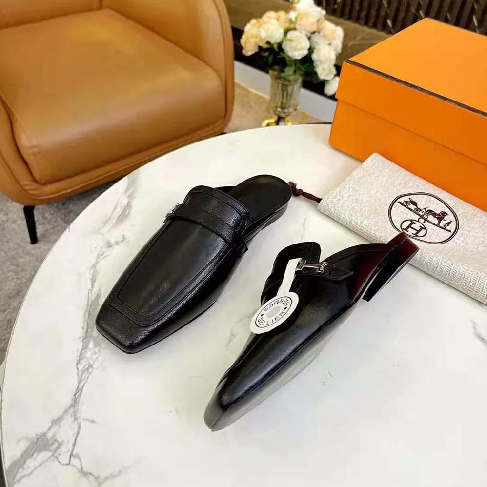 Hermes Groupie Mule in Goatskin with Miniature Palladium-Plated Paris Buckle for Women in Black