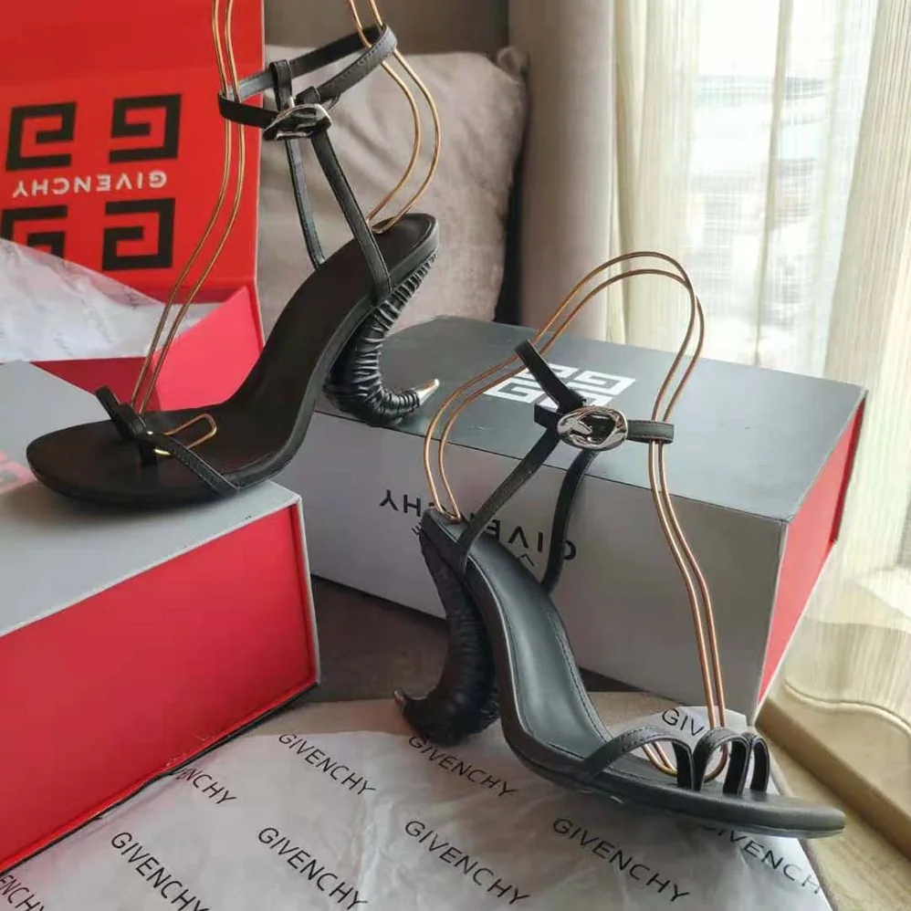Givenchy Triple Toes Sandals in Leather with Horn Heel for Women in Black