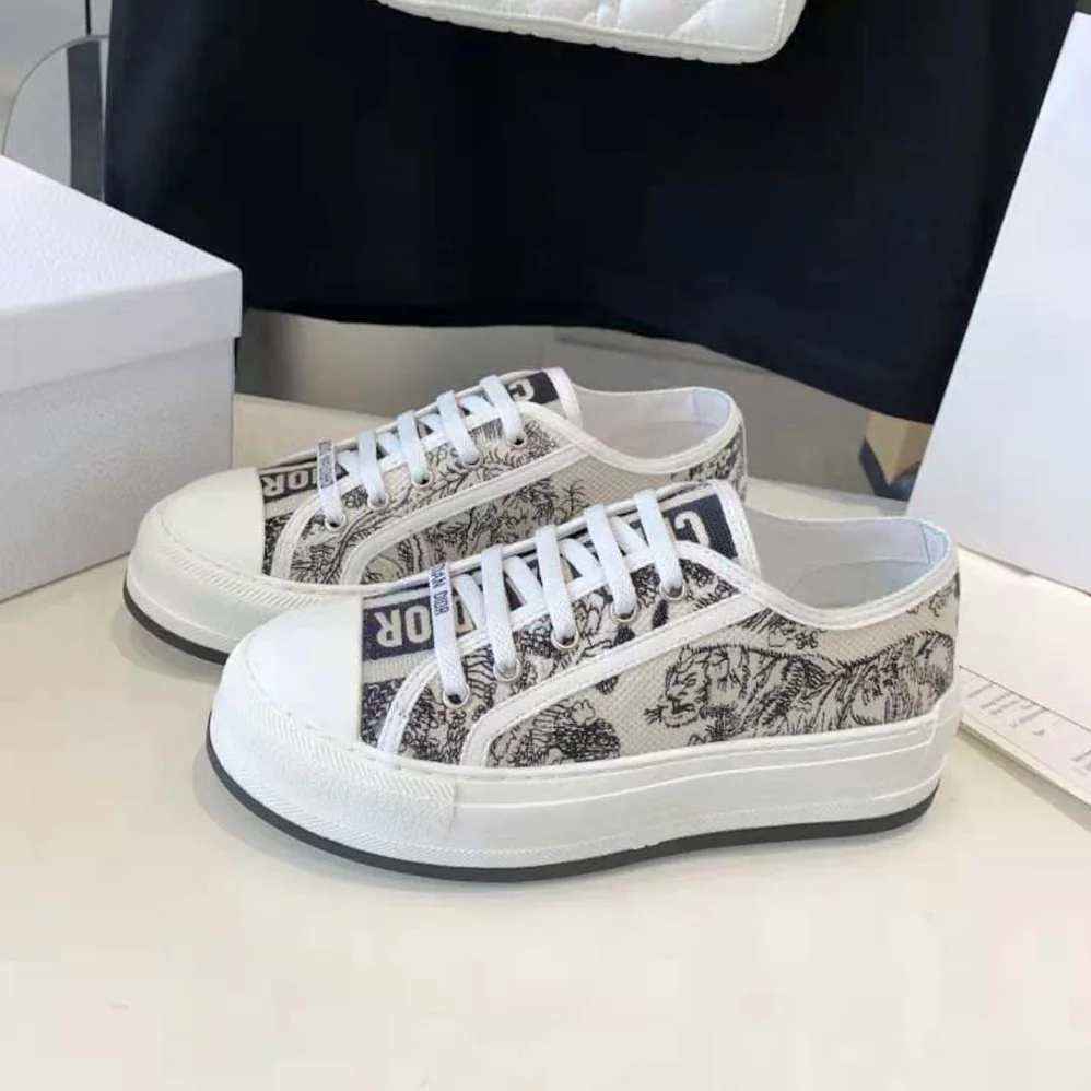 Dior Walk'n'dior Platform Sneaker White Embroidered Cotton with Blue Toile de Jouy Motif for Women Dior Walk'n'dior Platform Sneaker White Embroidered Cotton with Blue Toile de Jouy Motif for Women