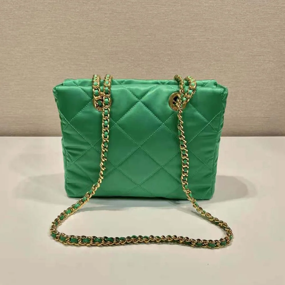 Prada Re-Edition 1995 Chaîne Re-Nylon Tote Bag for Women in Green Prada Re-Edition 1995 Chaîne Re-Nylon Tote Bag for Women in Green