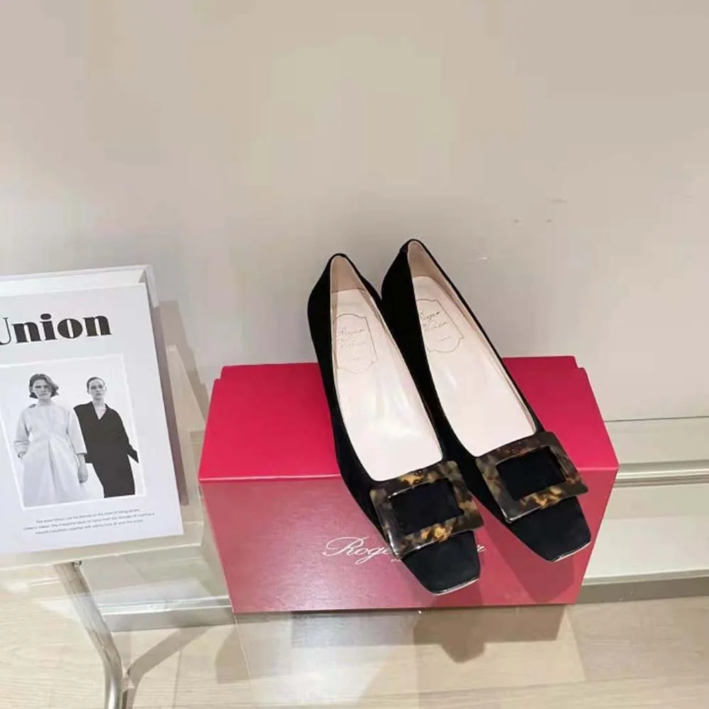 Roger Vivier Belle Vivier Turtle Buckle Pumps in Suede for Women