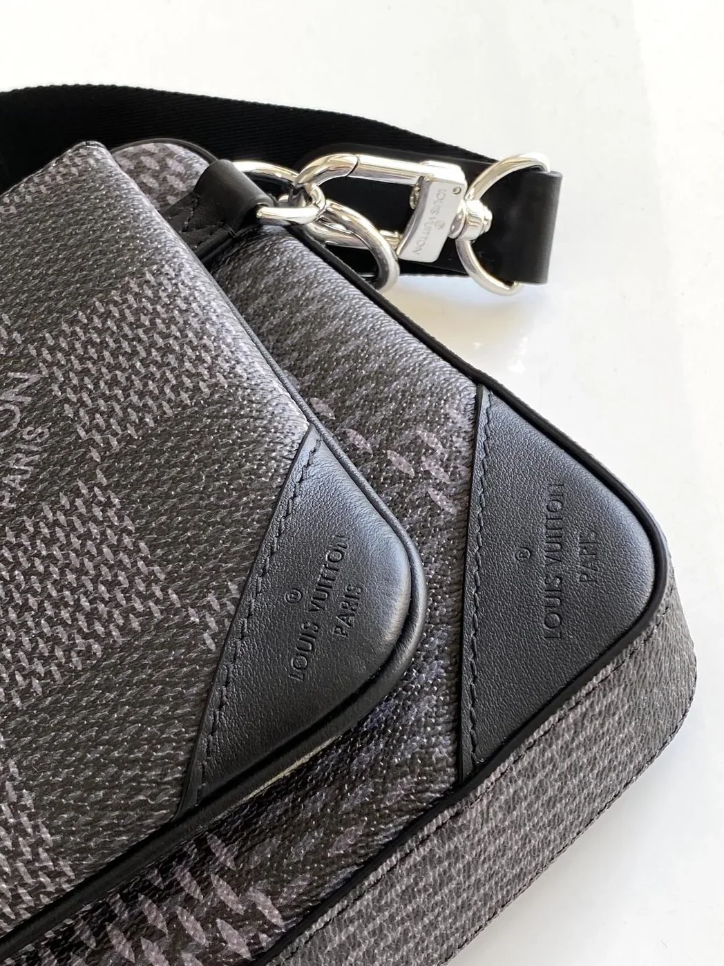 Louis Vuitton Trio Messenger Damier Graphite Black Louis Vuitton Trio Messenger Damier Graphite Black
