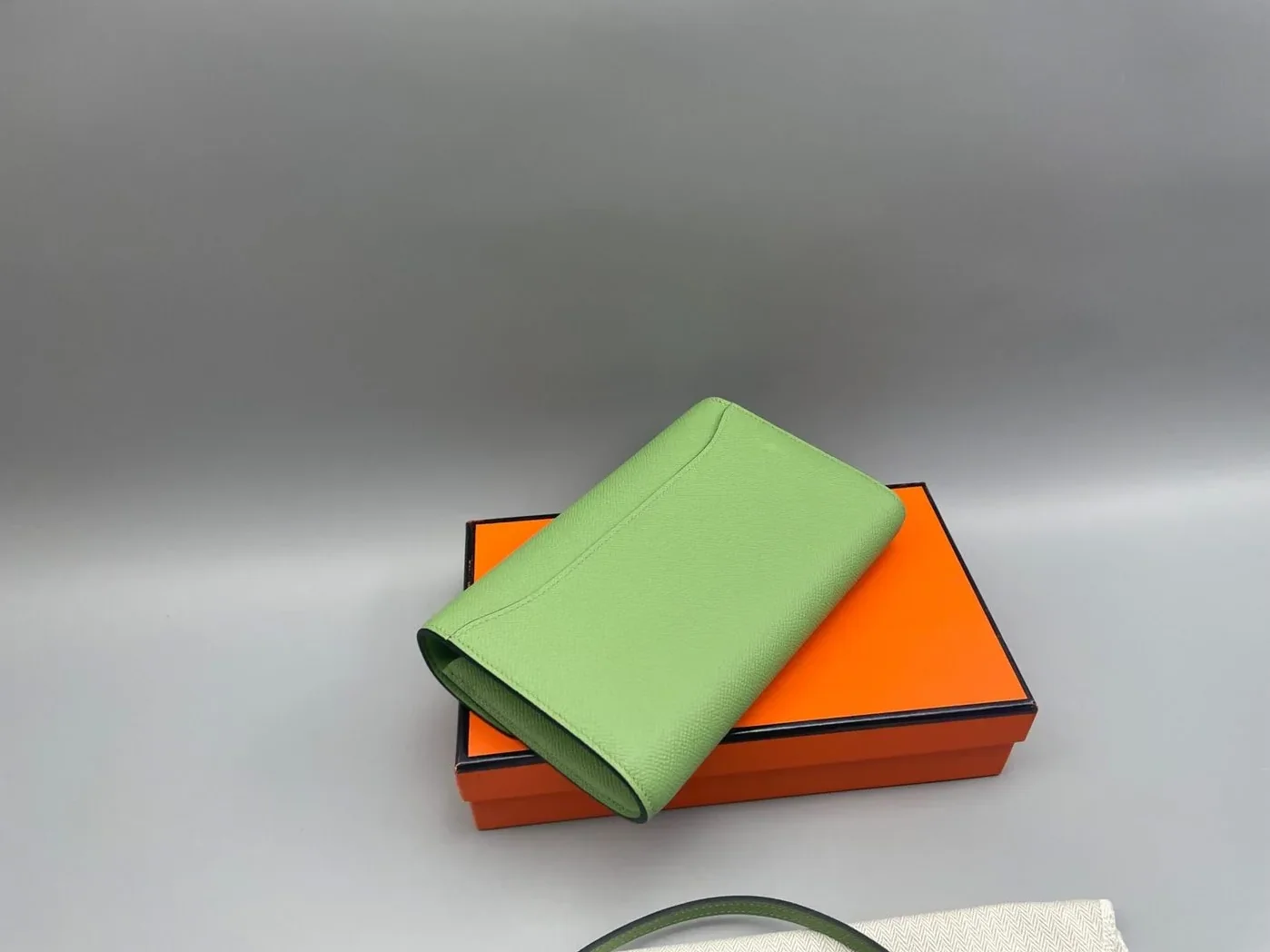 Hermes Constance Long Togo Wallet Green, Gold Toned Hardware Bag Hermes Constance Long Togo Wallet Green, Gold Toned Hardware Bag
