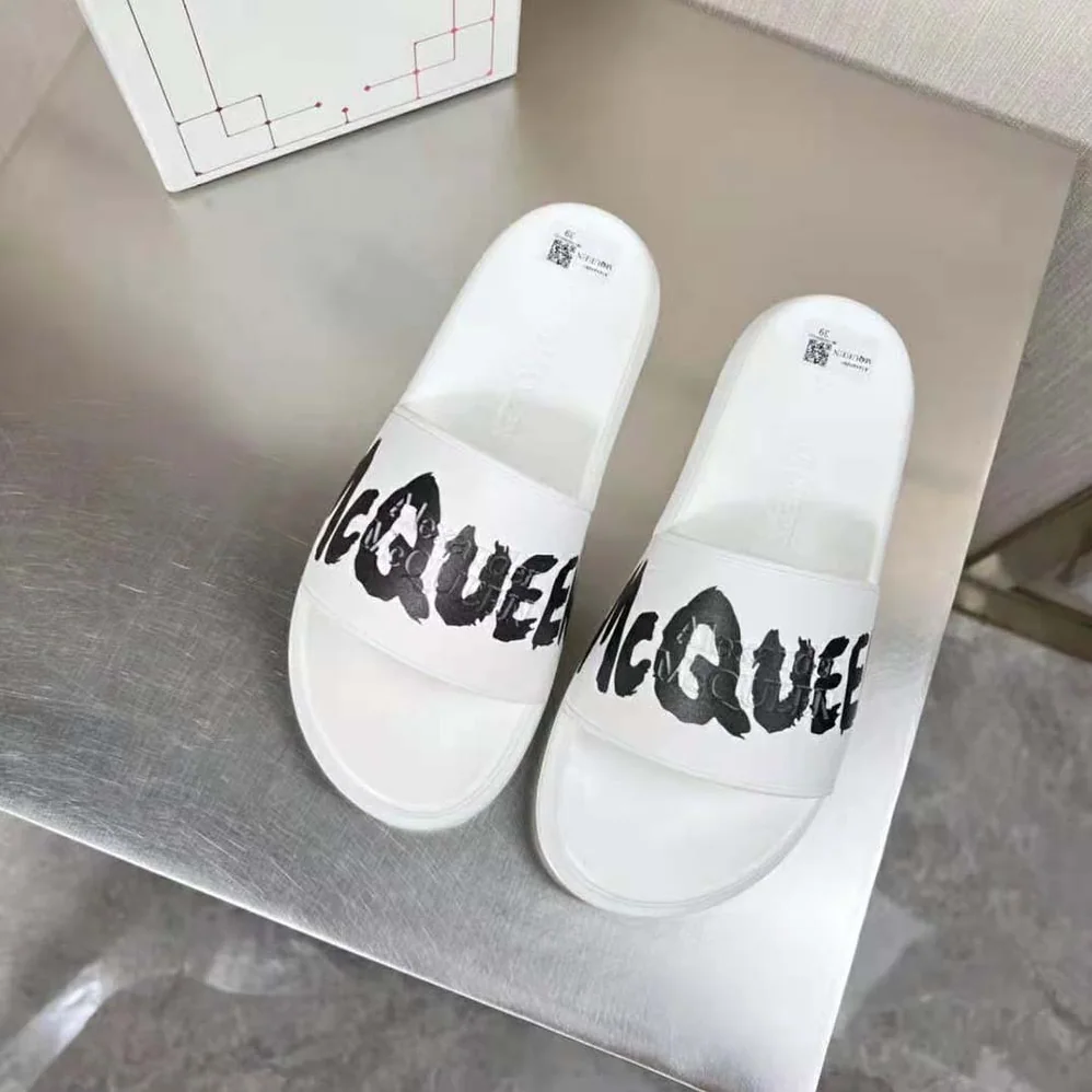 Alexander Mcqueen Oversized Rubber Slide in White for Unisex in Black Alexander Mcqueen Oversized Rubber Slide in White for Unisex in Black