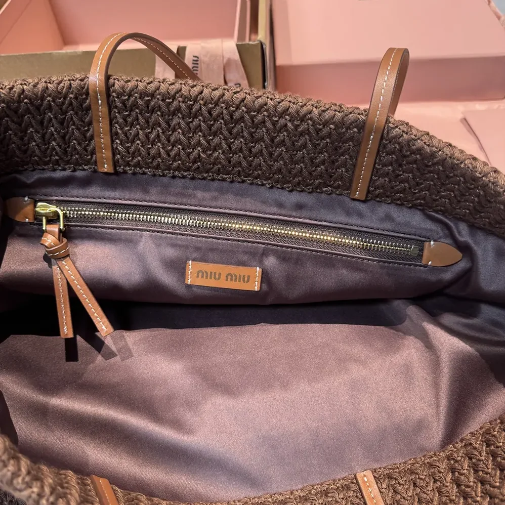 Miu Miu Raffia for Women in Effect Woven Tote Bag Miu Miu Raffia for Women in Effect Woven Tote Bag