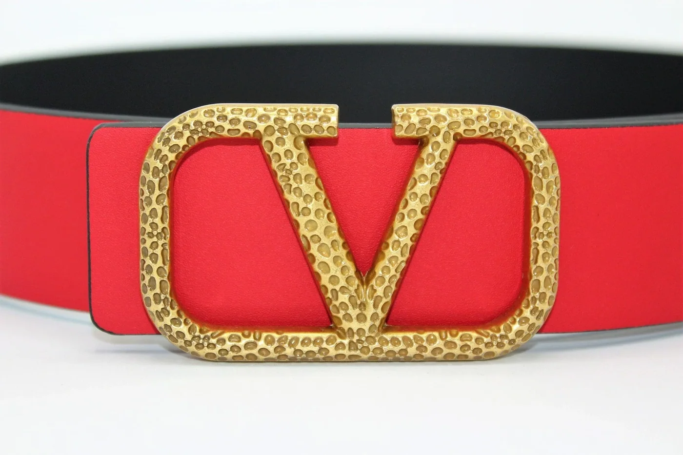 REVERSIBLE V LOGO SIGNATURE BELT IN GLOSSY CALFSKIN