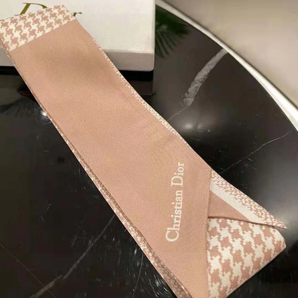 Dior 30 Montaigne Mitzah Scarf Rose Des Vents and White Silk Twill for Women Dior 30 Montaigne Mitzah Scarf Rose Des Vents and White Silk Twill for Women