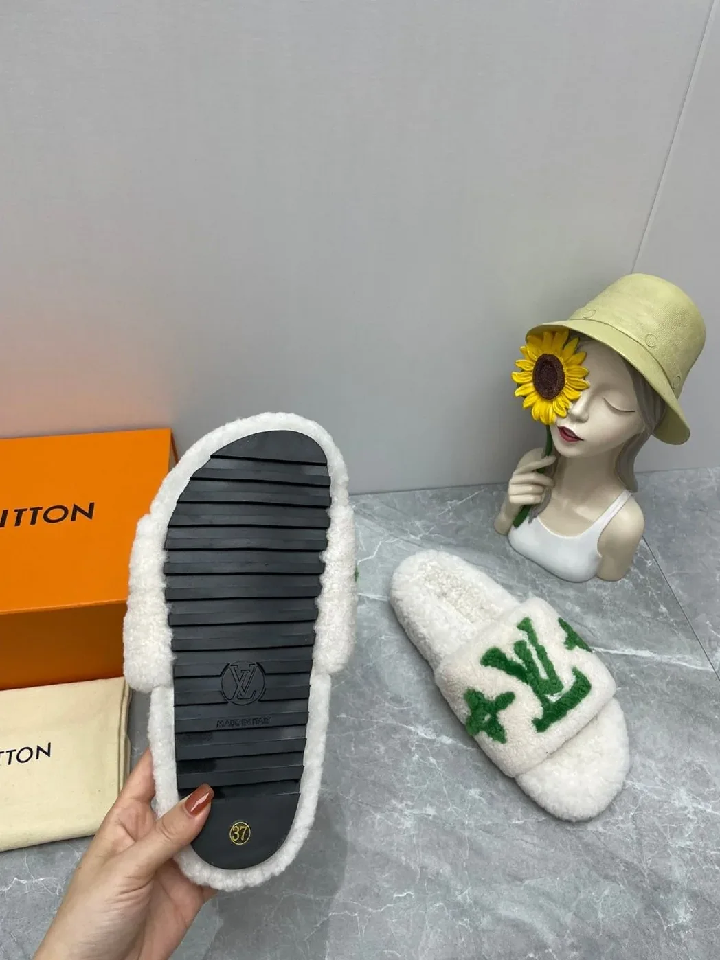 Louis Vuitton Paseo Flat Comfort Mule Green Louis Vuitton Paseo Flat Comfort Mule Green