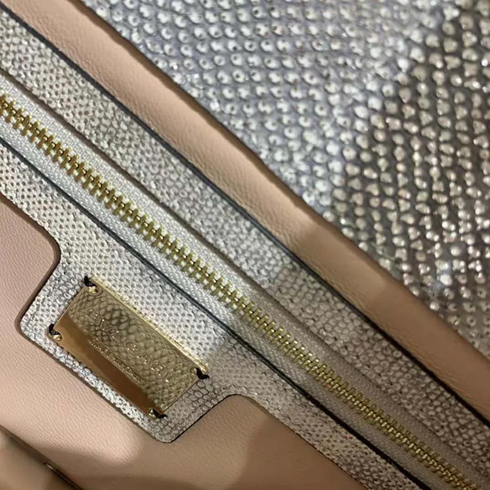 Bvlgari Serpenti Forever Shoulder Bag for Women in Silver Bvlgari Serpenti Forever Shoulder Bag for Women in Silver